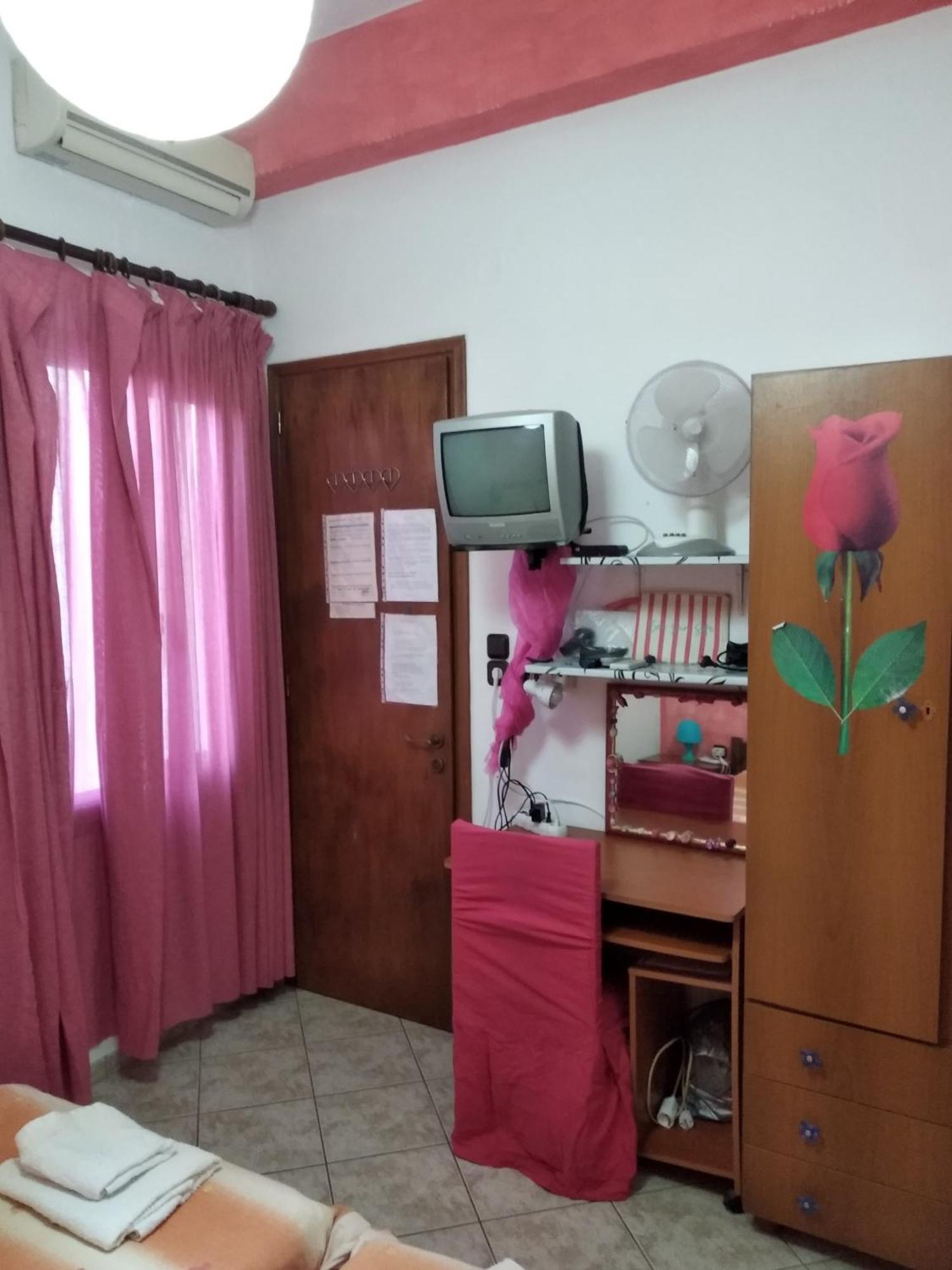 Simple And Special Apartment Ермополи Екстериор снимка